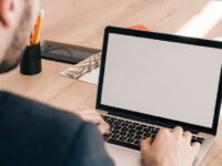 Descubra por que a pós-graduação em Direito Digital é uma das especializações mais promissoras de 2025 e como ela pode impulsionar sua carreira jurídica na era da tecnologia.