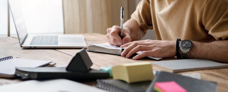 Como Revisar Leis para Concursos Públicos: Guia prático para fixar a lei seca com eficiência