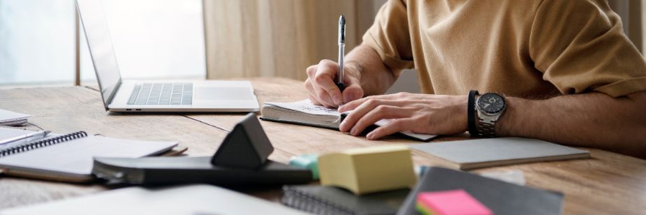 Como Revisar Leis para Concursos Públicos: Guia prático para fixar a lei seca com eficiência