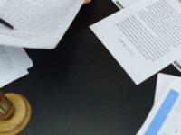 Descubra os 5 contratos fundamentais que todo advogado precisa conhecer para atuar com segurança e autoridade no mercado jurídico. Prepare-se para o 58º Congresso Digital MeuCurso e aprofunde seus conhecimentos com nossa Pós-graduação em Direito Contratual.