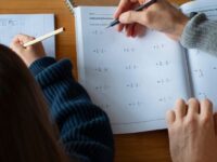 Aprenda a elaborar um plano de estudos de médio prazo para concursos públicos, com estratégias eficazes e ferramentas do MeuCurso para potencializar sua preparação.