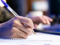 Descubra como analisar simulados da OAB além da quantidade de acertos. Aprenda a identificar erros, gerenciar o tempo e mapear sua evolução para turbinar sua preparação para a 1ª fase do Exame da Ordem.