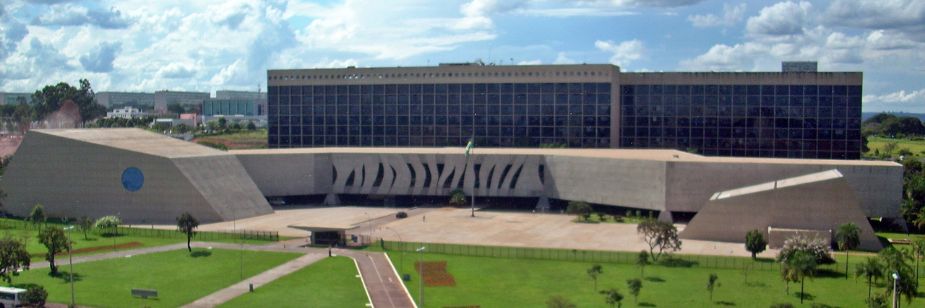 STJ fixa tese sobre honorários advocatícios irrisórios: valores podem ser revistos sem necessidade de reanálise de provas