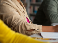 Descubra como escolher a graduação certa pode acelerar sua aprovação em concursos públicos, otimizar seus estudos e ampliar suas oportunidades na carreira pública.