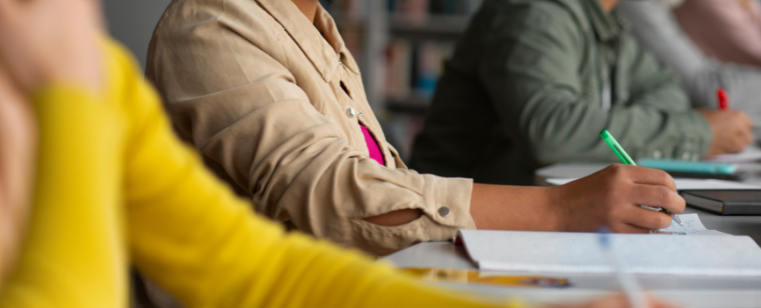 Descubra como escolher a graduação certa pode acelerar sua aprovação em concursos públicos, otimizar seus estudos e ampliar suas oportunidades na carreira pública.
