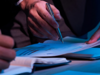 A OAB e a FGV suspenderam o prazo recursal da 2ª Fase do 45º Exame devido a instabilidades no sistema. Confira as novas orientações, saiba como fundamentar seu recurso e aproveite a prorrogação da Mentoria IA Pro do MeuCurso até as 14h de hoje!