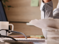 onsumidora consegue na Justiça a suspensão de financiamento de veículo com vício oculto e evita negativação. Entenda os direitos do consumidor e a aplicação da teoria dos contratos coligados.