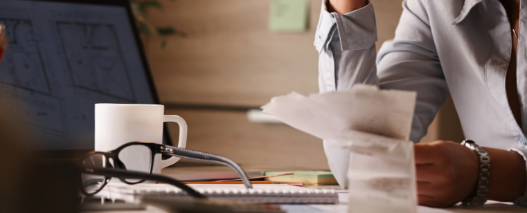 onsumidora consegue na Justiça a suspensão de financiamento de veículo com vício oculto e evita negativação. Entenda os direitos do consumidor e a aplicação da teoria dos contratos coligados.