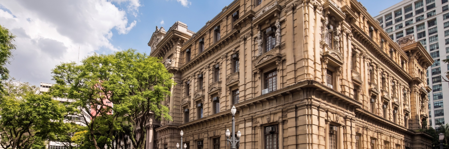 O Maior Tribunal do Mundo: Por que o TJSP é a Melhor Escola para sua Carreira Jurídica?