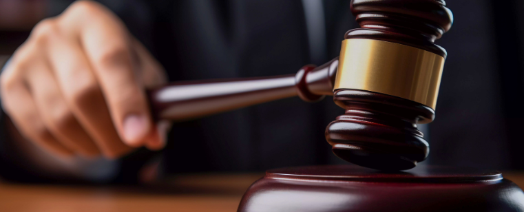 Sonha com a magistratura? Descubra como é a rotina real de um juiz, do volume de processos à gestão de gabinete. Prepare-se para o ENAM 2026 com o MeuCurso!