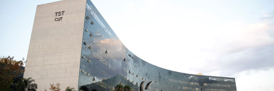 TST Suspende Penhora de BPC: Proteção ao Mínimo Existencial na Execução