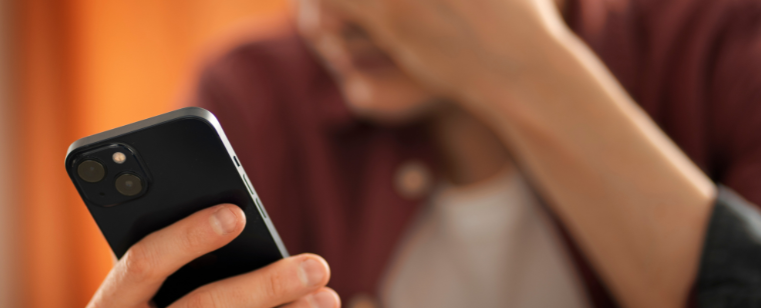 Demissão por WhatsApp Gera Dano Moral? Entenda a Decisão do TRT-4
